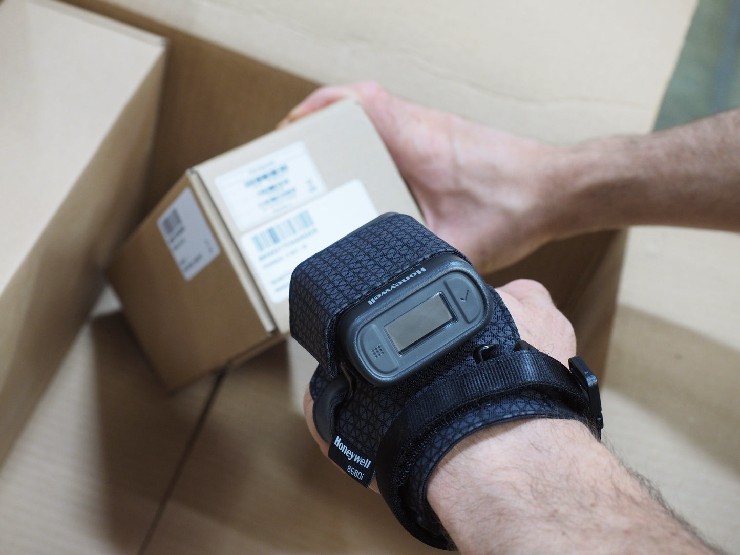 Honeywell 8680i Wearable Mini Mobile Computer - Hands-Free 1D/2D Barcode Scanner for Warehouse & Logistics